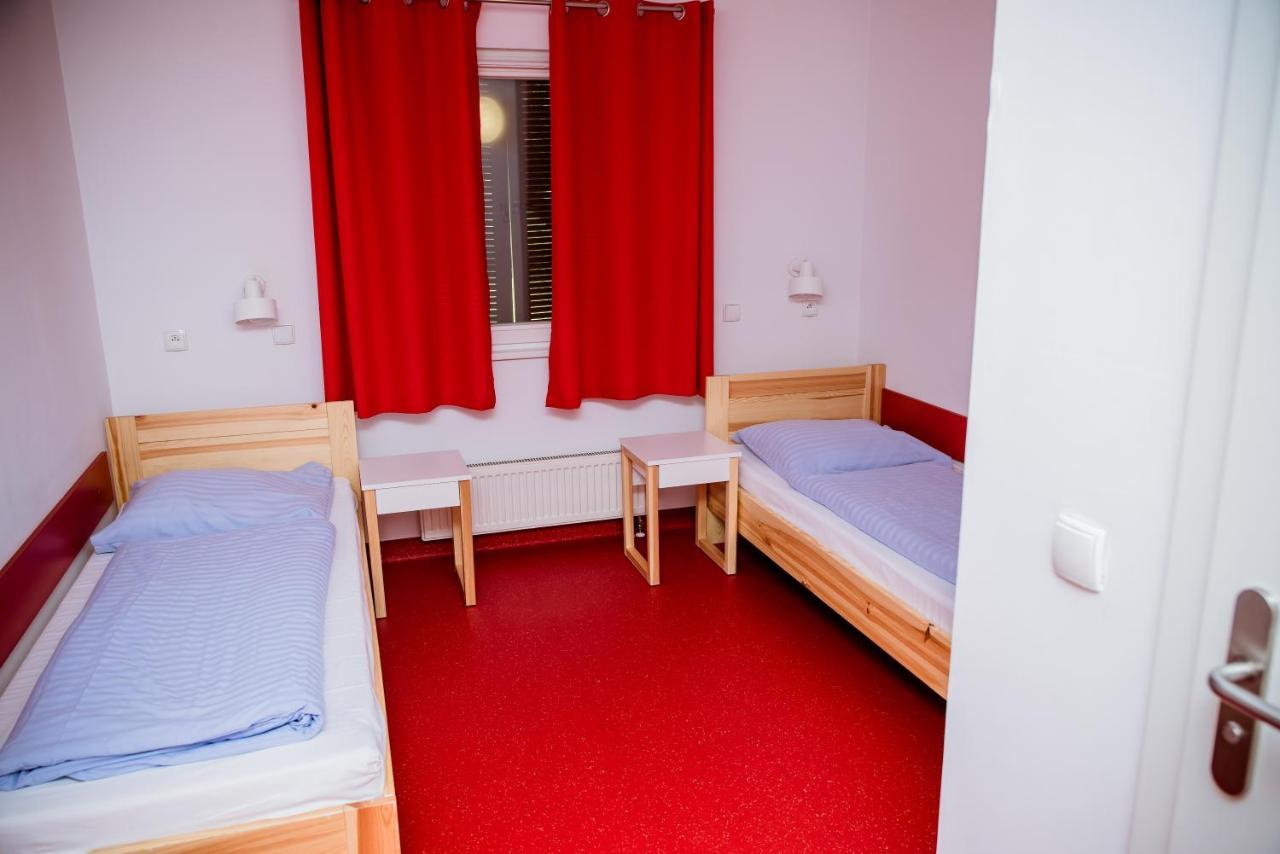Miedzynarodowy Dom Spotkan Mlodziezy W Oswiecimiu 外观 照片