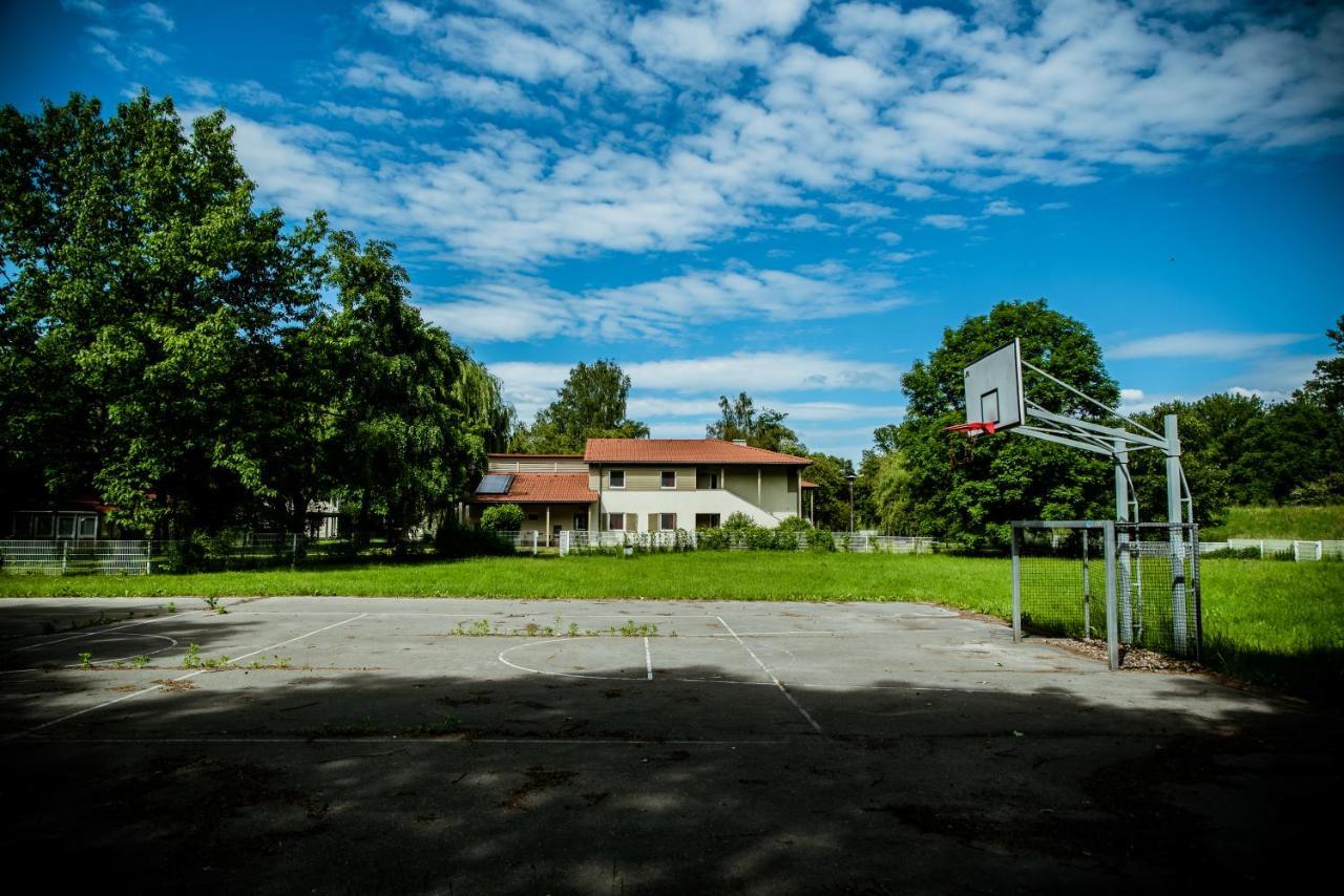 Miedzynarodowy Dom Spotkan Mlodziezy W Oswiecimiu 外观 照片
